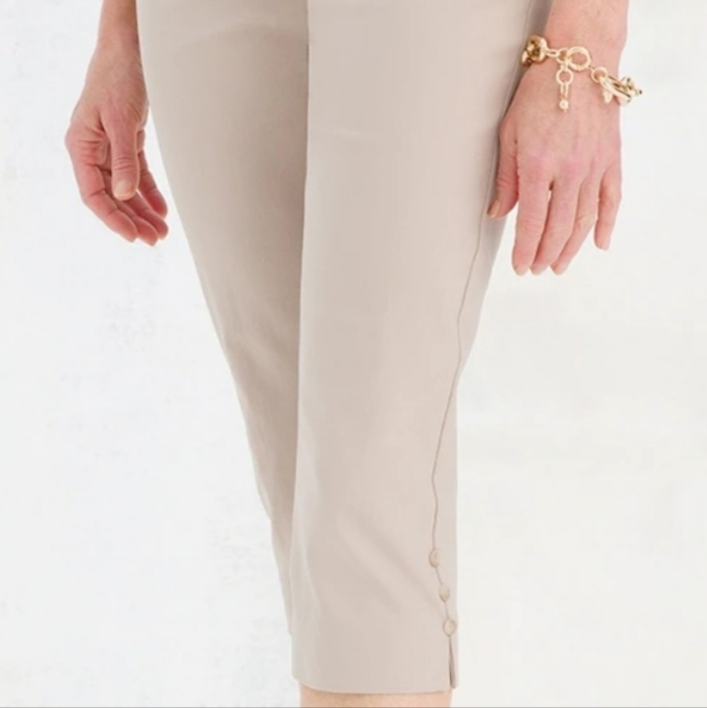 Chicos So Slimming Brigitte Slim Leg Capris